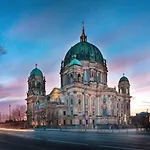 Berlin-alexanderplatz, An Ihg ホテル