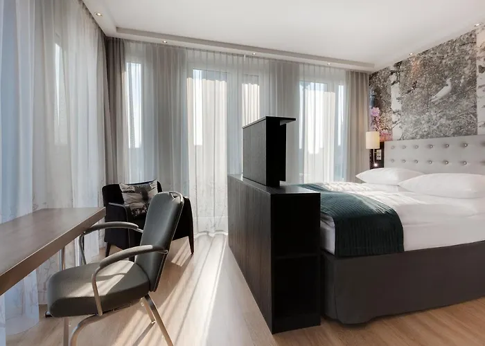 Отель Berlin-alexanderplatz, An Ihg 4*